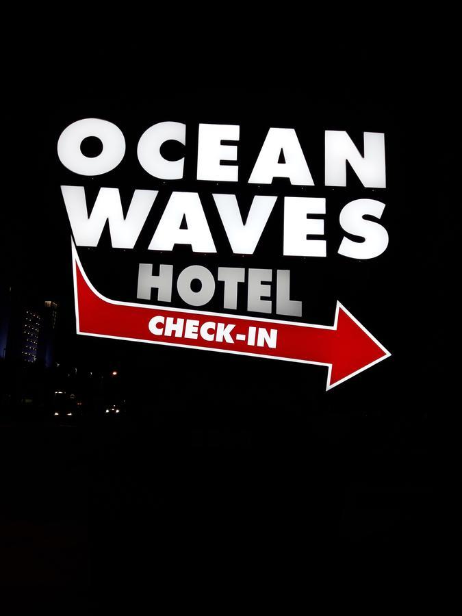 מירטל ביץ' Ocean Waves Hotel מראה חיצוני תמונה